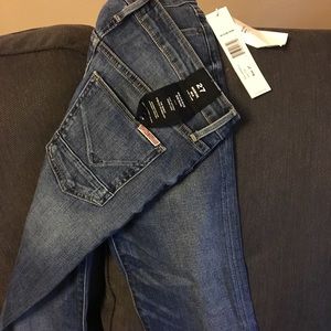 New with tags, Hudson MIA midrise flare. Size 27.
